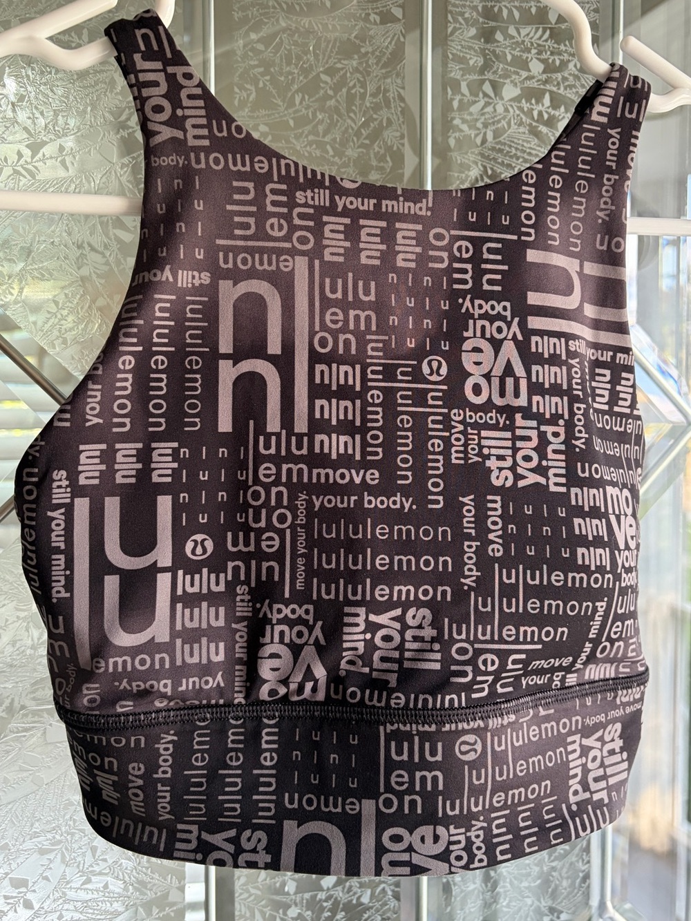 34. Size 6 LULULEMON Logo Highneck Energy Bra
